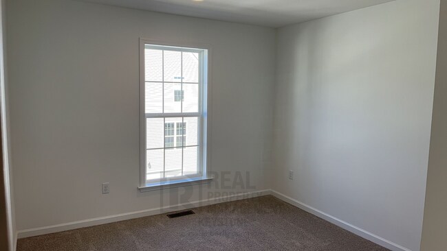 Building Photo - Brand New Townhouse in Cranberry!