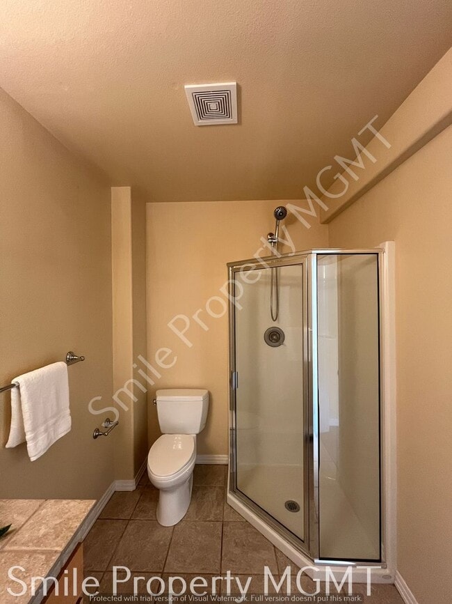 Building Photo - single house