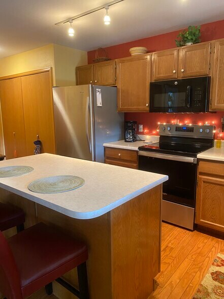 New Appliances - 1861 Raven Ave
