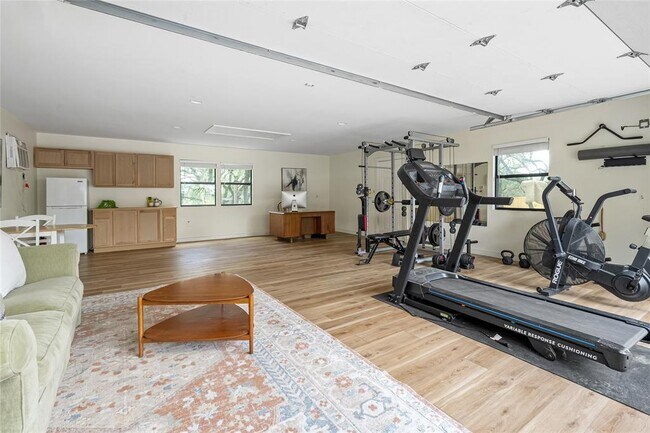 Building Photo - 614 Canyon Rim Dr