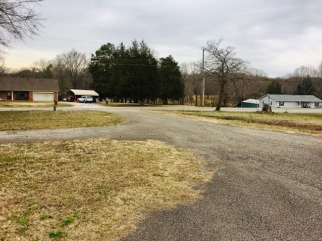 Building Photo - 210 Waynick Rd