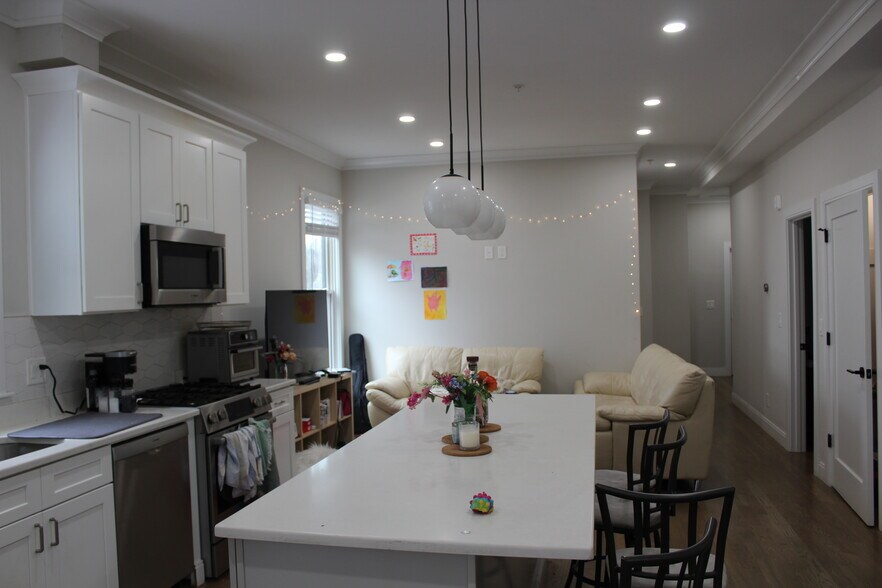 Building Photo - 149 Foster St