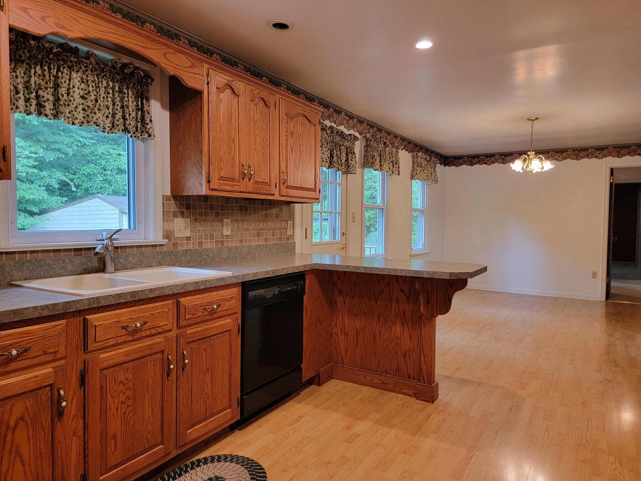 Building Photo - 1331 Woodland Cir