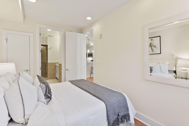 Building Photo - 2140 Wisconsin Ave NW