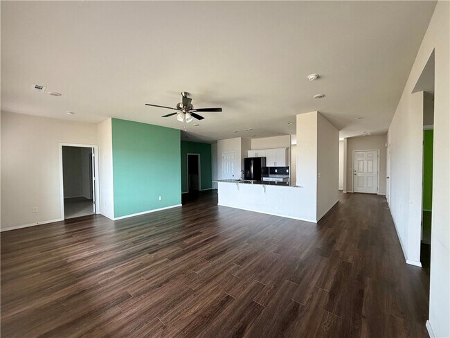 Building Photo - 2960 W McLaren Dr
