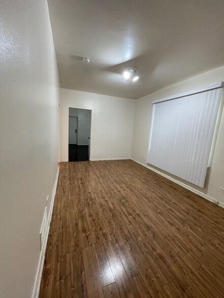 Building Photo - 1656 N Linder Ave