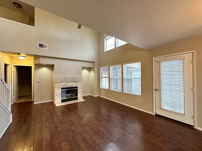 Building Photo - Folsom 3/2 in Gated Woodbridge Community