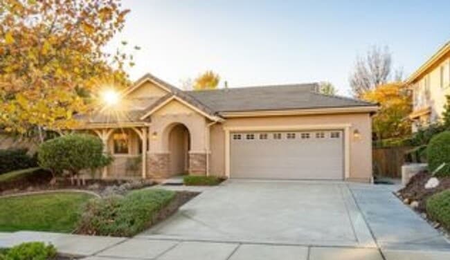 Primary Photo - 3 bedroon 2 bath home