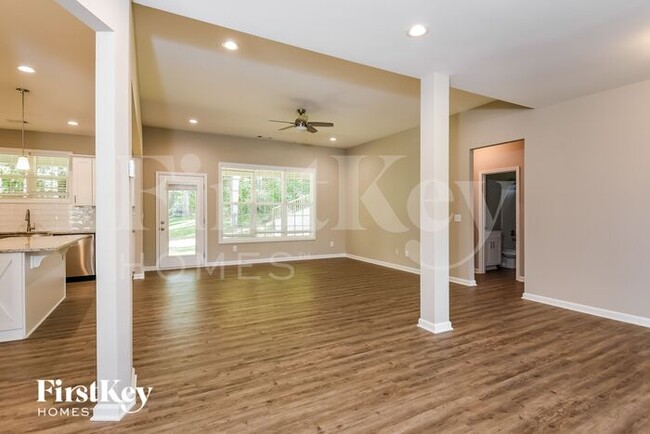 Building Photo - 740 Somersby Dr