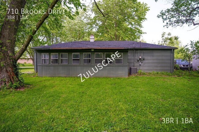 Building Photo - 710 Brooks Dr