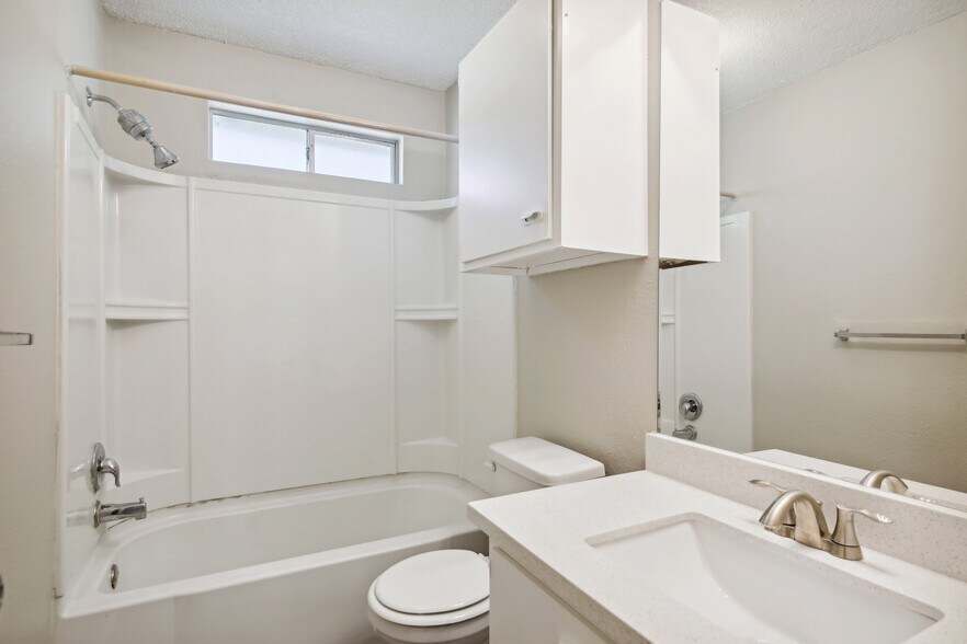Building Photo - 9414 Crystal Cove Cir