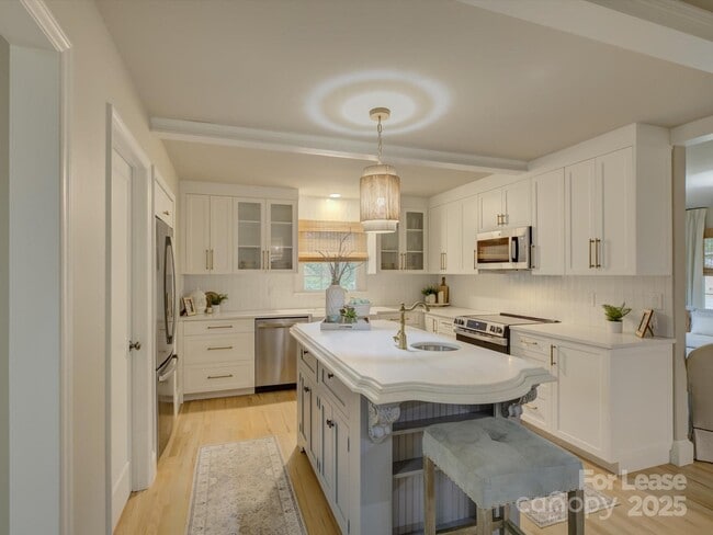 Building Photo - 2016 Wedgedale Dr