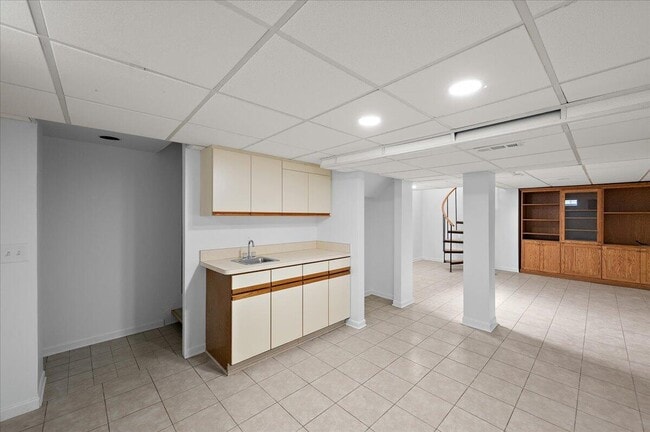 Building Photo - 2739 Yorkshire Rd