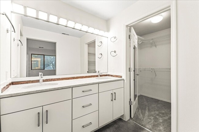 Building Photo - 2-bedroom 2-bathroom condo, located steps from the Boise River Greenbelt