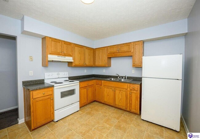Building Photo - 244 Pinewood Dr