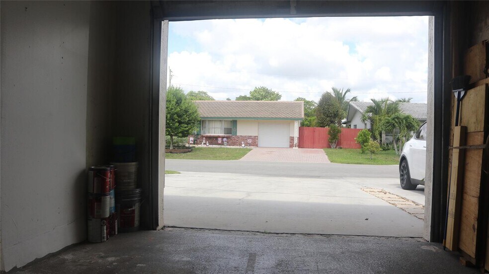 Building Photo - 4105 NW 78th Ter
