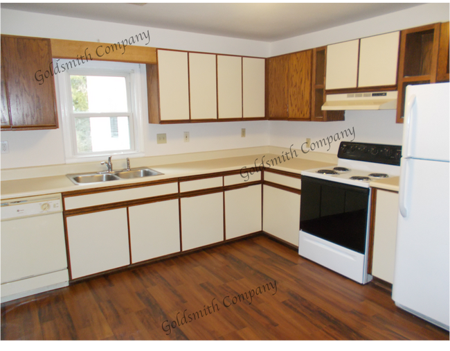 Building Photo - 295 Old Hunts Bridge Rd