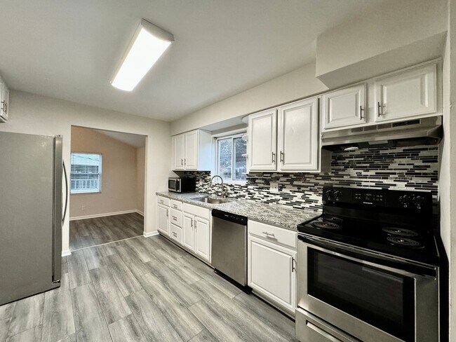 Building Photo - 3-Bedroom Ranch Ready 08-21-26!! Fenced Backyard - Pet Friendly - Updated Kitchen & Baths!