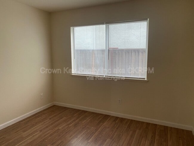 Building Photo - 960 Vallerand Rd