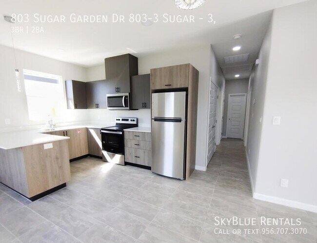 Building Photo - 803 Sugar Gdn Dr
