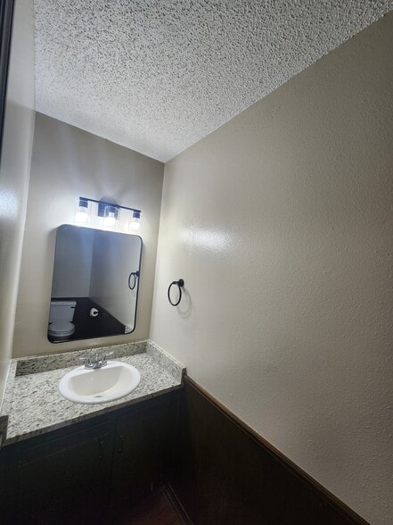 Building Photo - 1400 N Perkins Rd