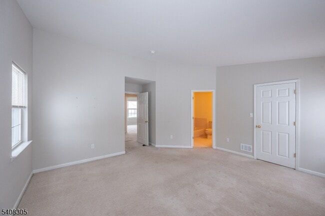 Building Photo - 63 Hickory Way