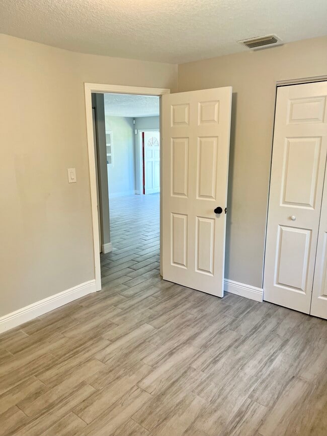 Bedroom - 4203 E Yukon St