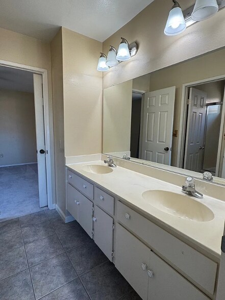 Building Photo - 12904 Sedge Ct