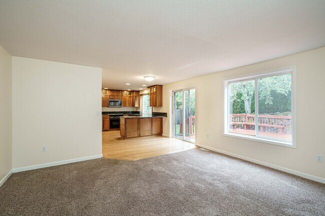 Building Photo - 4 Bedroom 2.5 Bath with Fenced Backyard in Camas School District