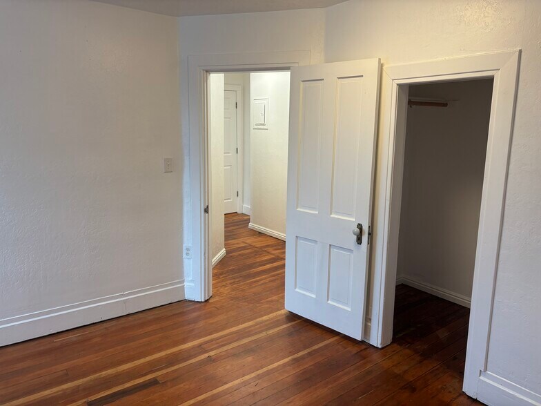 Building Photo - 245 N Main St