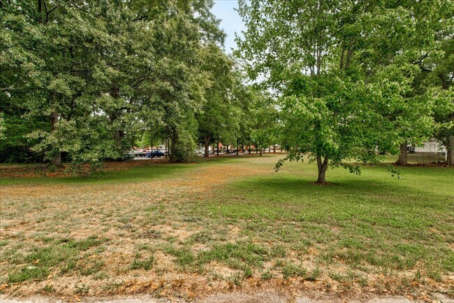 Building Photo - Welcome to this beautifully renovated condo located in the heart of McDonough, GA.