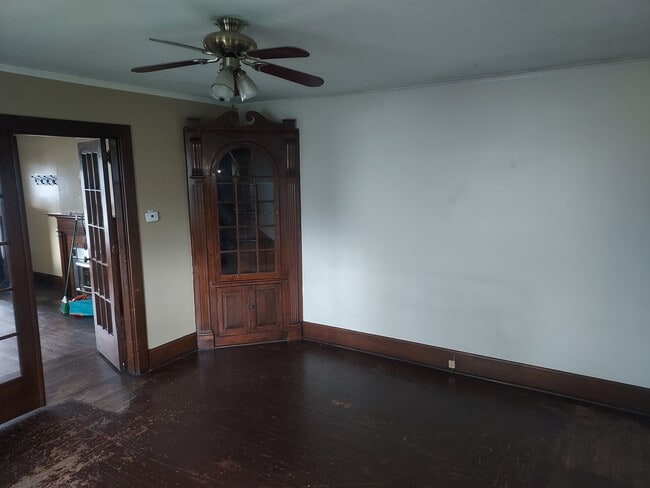 Building Photo - 143 S Spring Ave