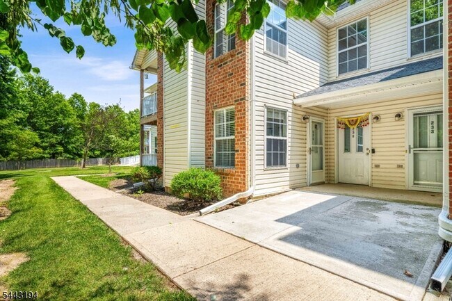Building Photo - 230 Vasser Dr