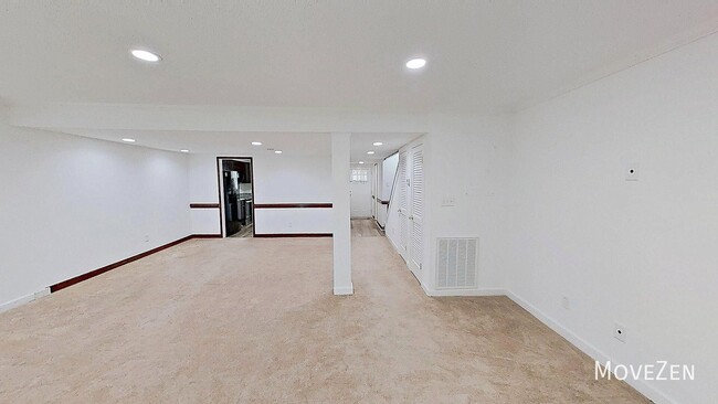 Building Photo - 5813 Nottoway Ct