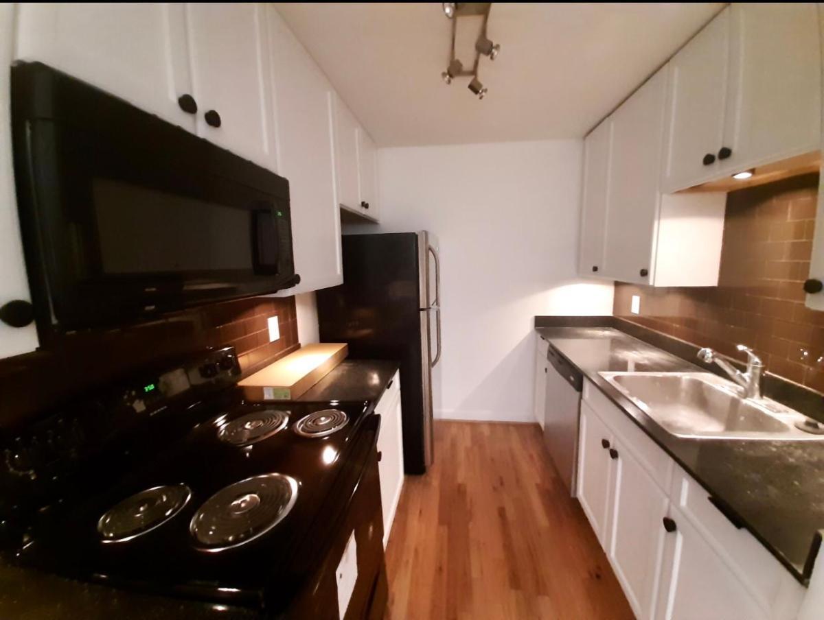 Kitchen - 5671 Waterman Blvd