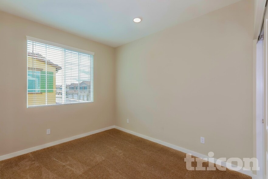 Building Photo - 24706 Amor Ct