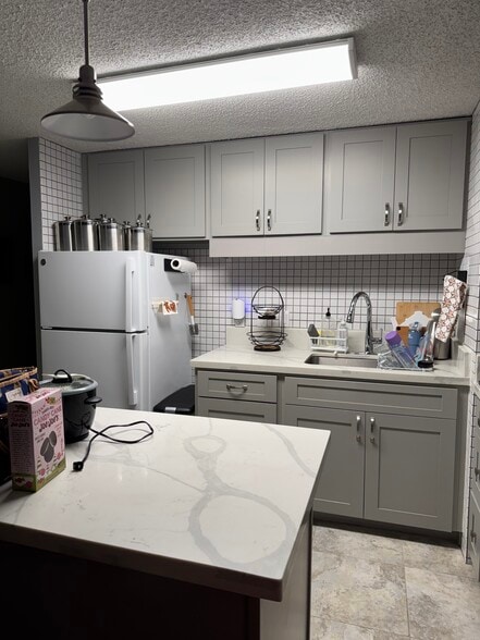 Building Photo - 666 Prospect St