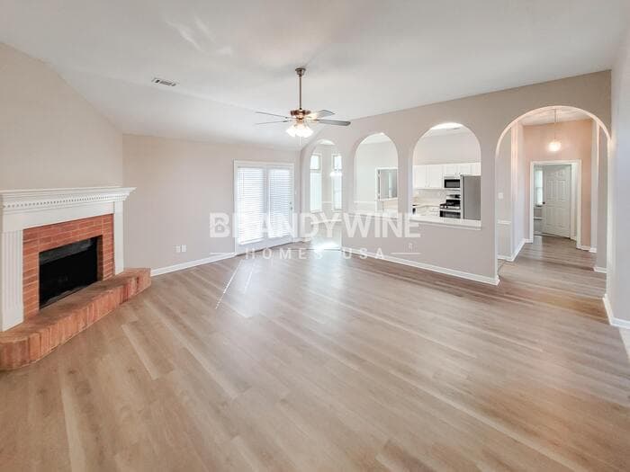 Building Photo - 8301 Meadow Vale Dr