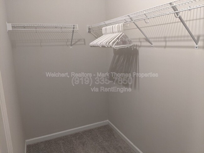Building Photo - 1035 Manorhaven Dr