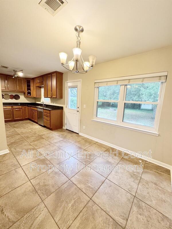 Building Photo - 506 Trenton St