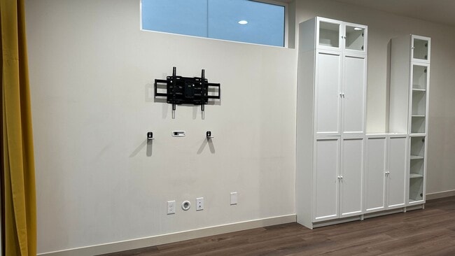 Building Photo - 1803 20th Ave