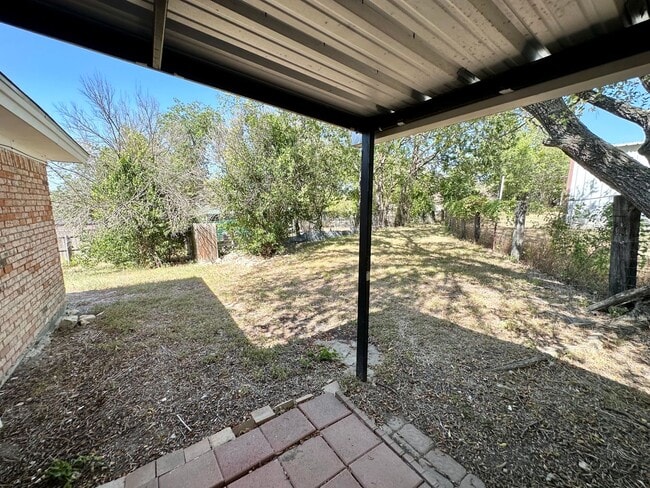 Building Photo - Valley Mills - Quiet Street 3/1 with detached 2 car garage