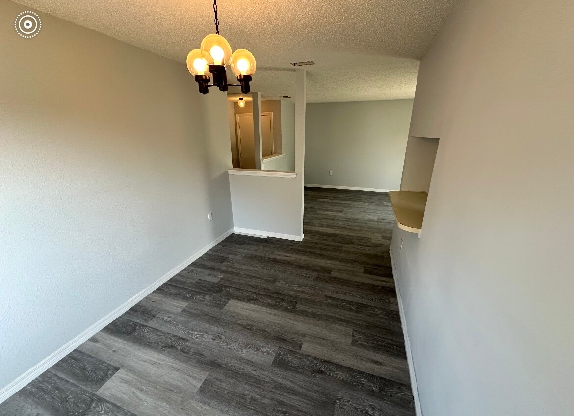 Building Photo - 290 Spring Dr