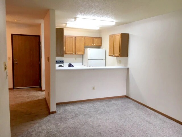 Building Photo - 745 Streeter Dr