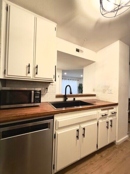 Building Photo - 7334 Quill Dr