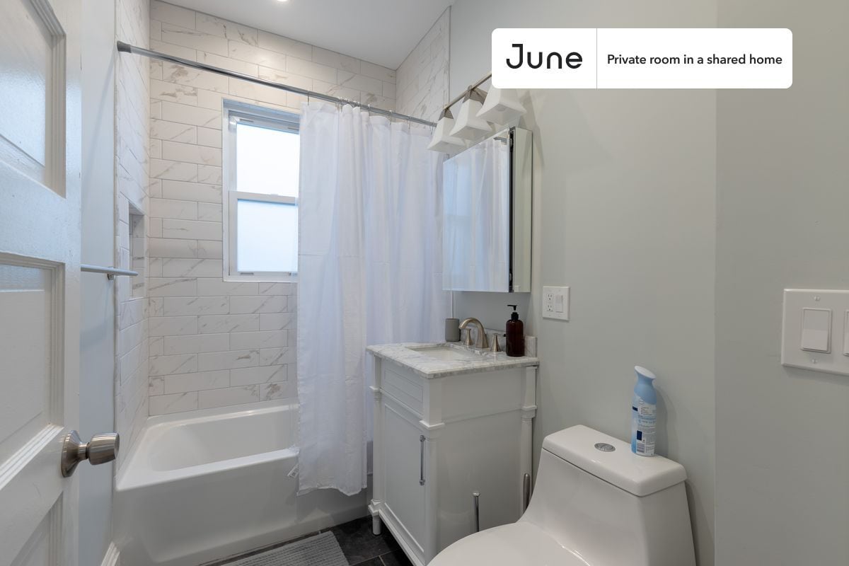 Building Photo - Room in Shared 4 bed/2 bath home in Savin Hill