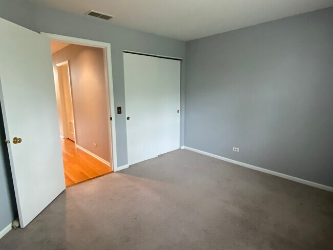 Building Photo - 5S510 Scots Dr