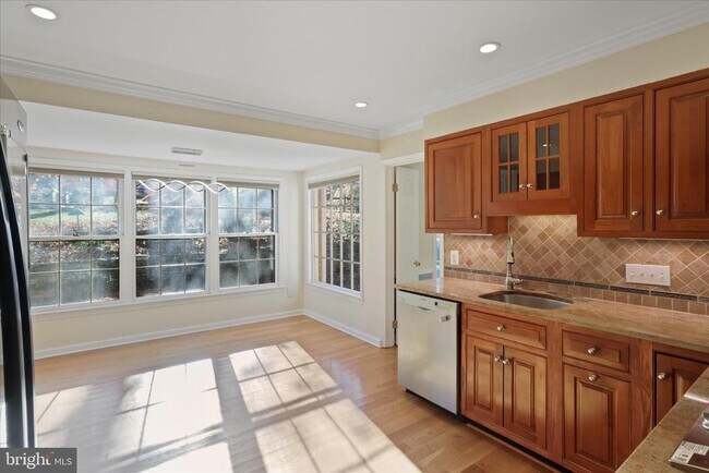 Building Photo - 6543 Cedarwood Ct
