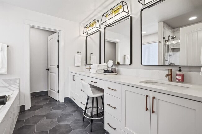 Building Photo - 2673 W Tango Creek Dr