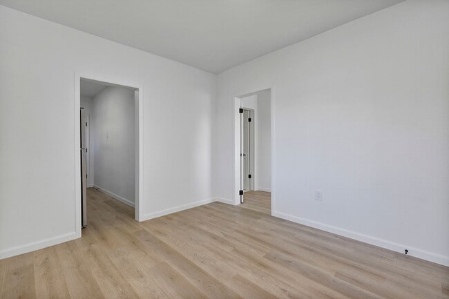 Building Photo - Charming Updated 1-Bedroom Home with Modern Kitchen & Cozy Front Patio